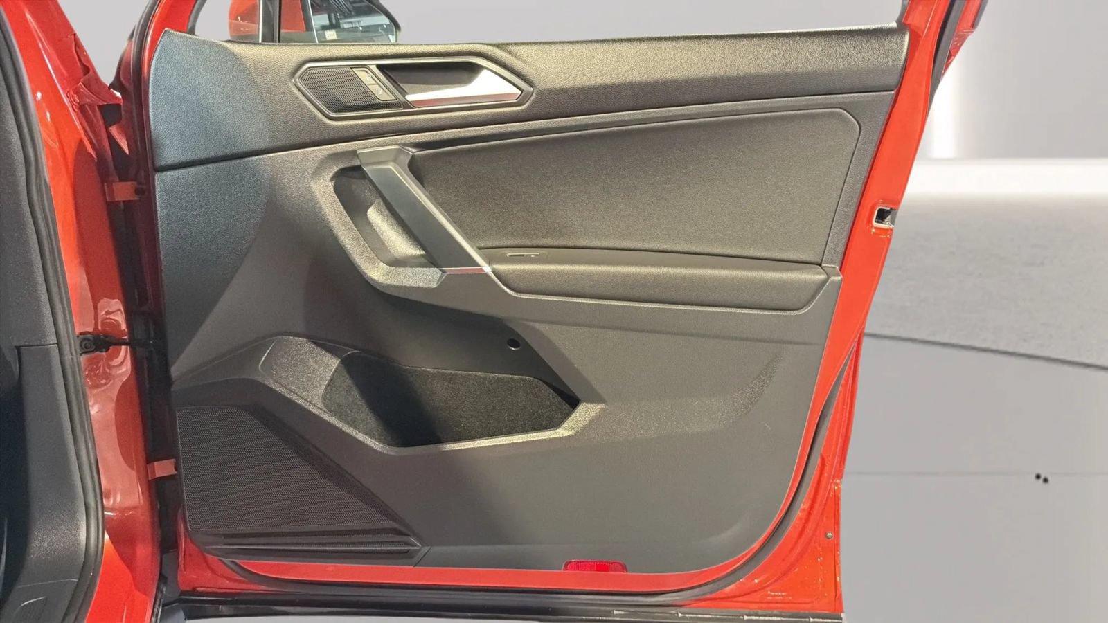 Used 2018 Volkswagen Tiguan SEL FWD image 56
