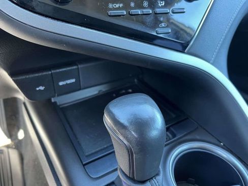 Used 2024 Toyota Camry SE image 17