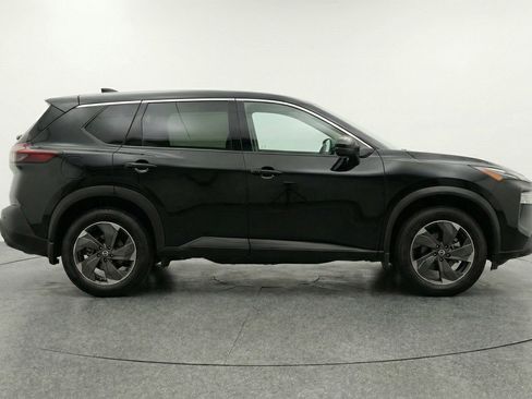 Used 2025 Nissan Rogue SV image 9