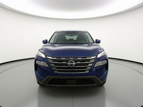 Used 2025 Nissan Rogue SV image 2