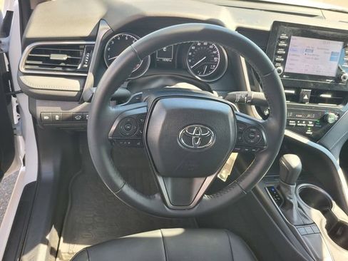 Used 2024 Toyota Camry SE image 30