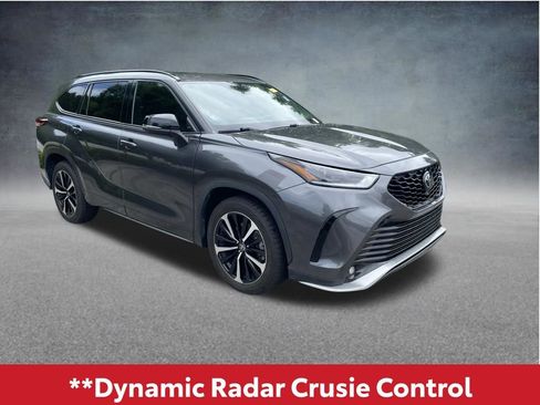 Used 2022 Toyota Highlander XSE FWD image 9