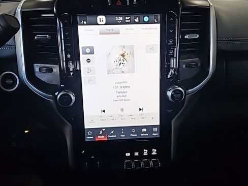 Used 2024 RAM 2500 Laramie image 31