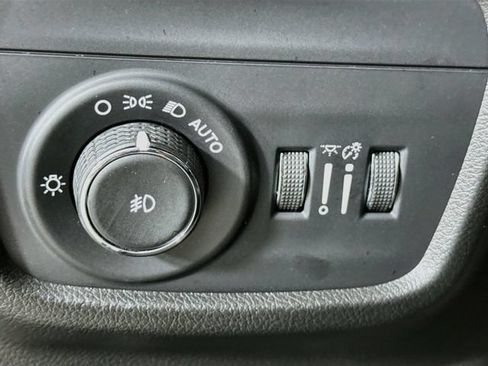 Used 2023 Jeep Grand Cherokee L Overland w/ Luxury Tech Group IV AWD/4WD image 10