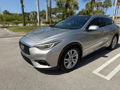 Used 2018 INFINITI QX30 FWD image 5