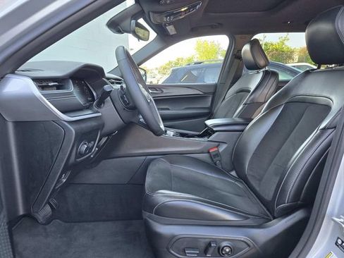 Used 2023 Jeep Grand Cherokee L Laredo image 10