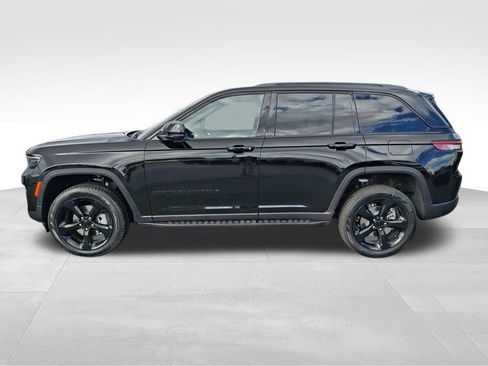 New 2025 Jeep Grand Cherokee Limited w/ Black Appearance Package AWD/4WD image 4