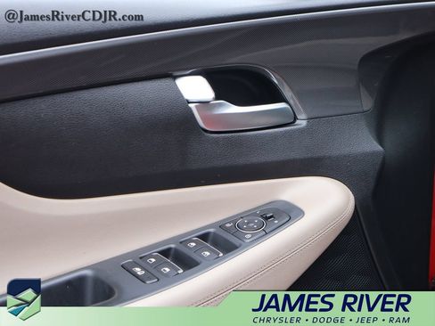 Used 2022 Hyundai Santa Fe SEL FWD image 21