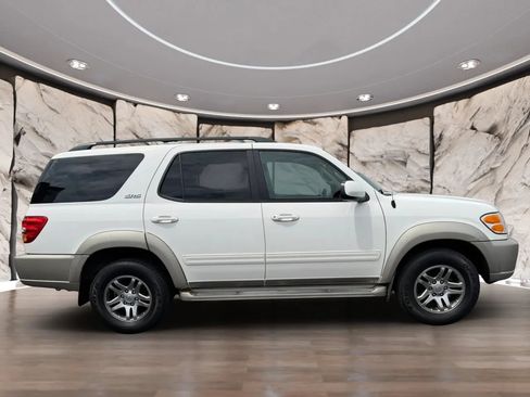 Used 2004 Toyota Sequoia SR5 RWD image 4