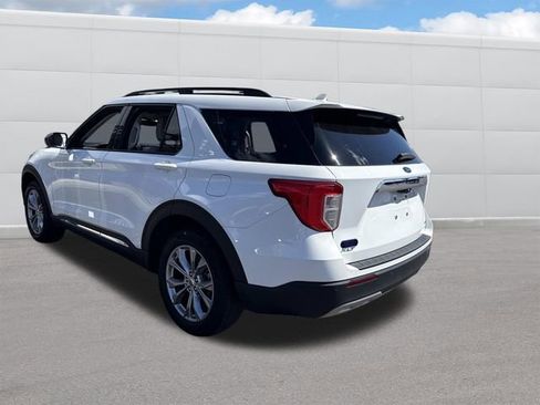 Used 2022 Ford Explorer XLT w/ Equipment Group 202A AWD/4WD image 3