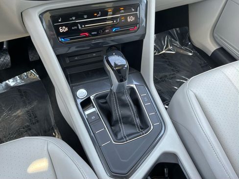 Used 2023 Volkswagen Tiguan SE w/ Panoramic Sunroof Package FWD image 16