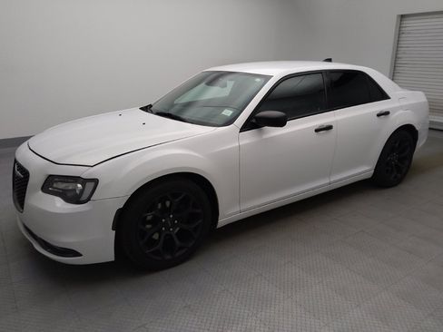 Used 2019 Chrysler 300 S RWD image 2