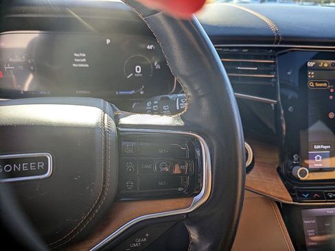 Used 2022 Jeep Grand Wagoneer Series III image 17