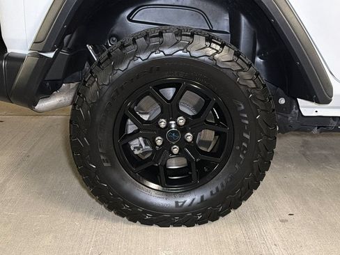 Used 2024 Jeep Wrangler Unlimited AWD/4WD image 8
