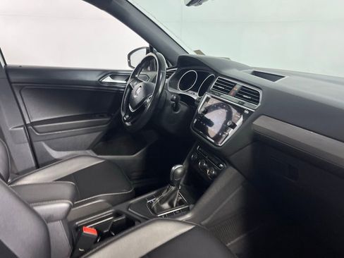 Used 2021 Volkswagen Tiguan SE R-Line image 31