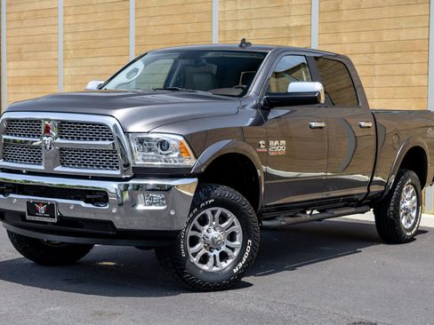 Used 2017 RAM 2500 Laramie w/ Off Road Package AWD/4WD image 3