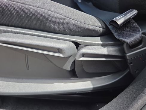 New 2026 Honda HR-V LX image 10