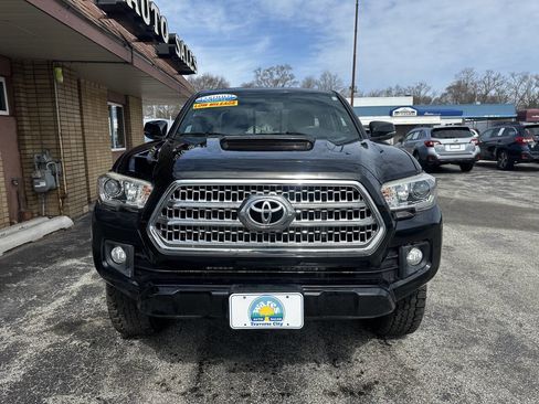 Used 2017 Toyota Tacoma TRD Sport w/ Tow Package image 9