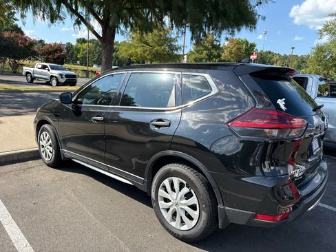 Used 2019 Nissan Rogue S FWD image 4