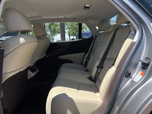 Used 2020 Lexus LS 500 w/ Accessory Package (Z2) RWD image 31