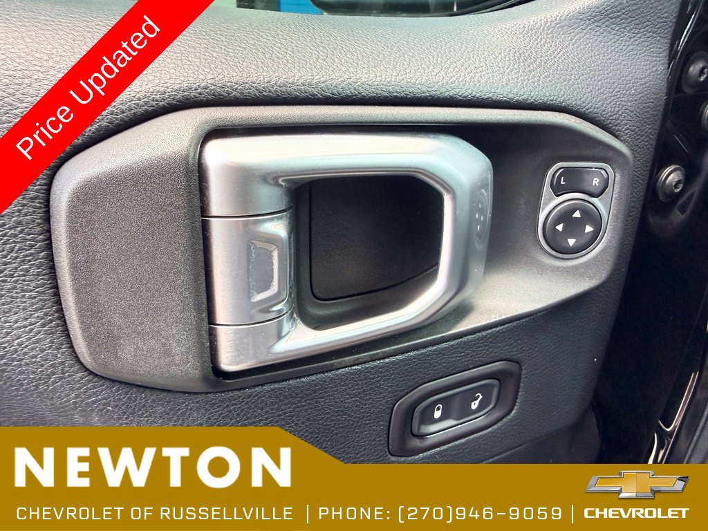 Used 2019 Jeep Wrangler Unlimited Sahara AWD/4WD image 25