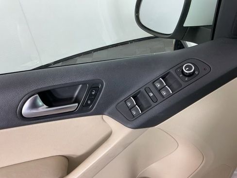 Used 2012 Volkswagen Tiguan S image 12