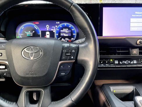 Used 2023 Toyota Crown AWD/4WD image 25