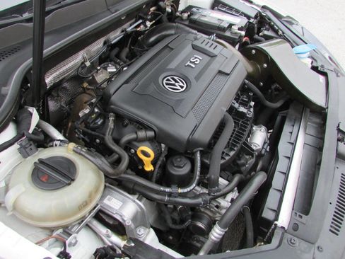 Used 2015 Volkswagen Golf 4-Door image 14