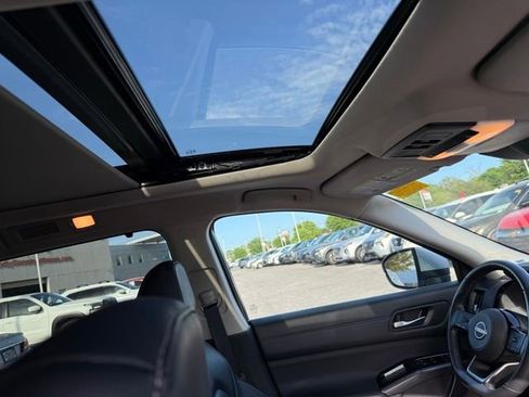 Used 2024 Nissan Pathfinder SL w/ SL Premium Package image 16