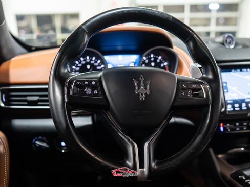 Used 2019 Maserati Levante S GranLusso image 23
