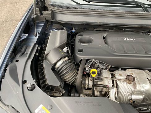 Used 2019 Jeep Cherokee Trailhawk w/ Cold Weather Group image 19