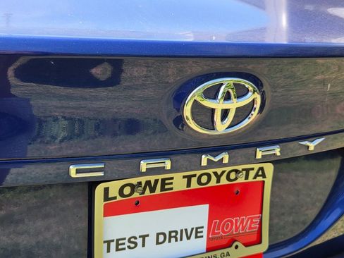 Used 2018 Toyota Camry LE FWD image 9
