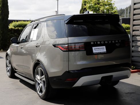 Certified 2023 Land Rover Discovery Metropolitan Edition AWD/4WD image 6