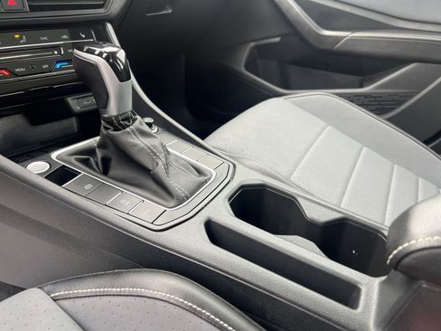 Used 2025 Volkswagen Jetta SE image 41