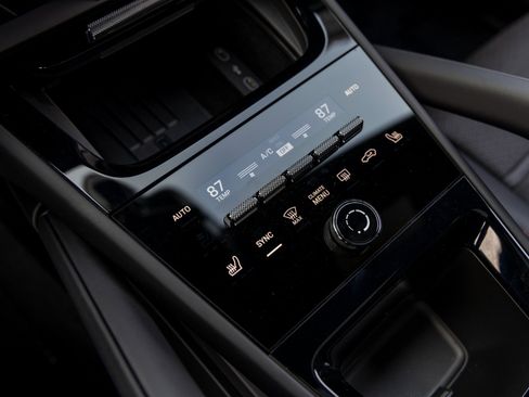 New 2026 Porsche Cayenne GTS image 36