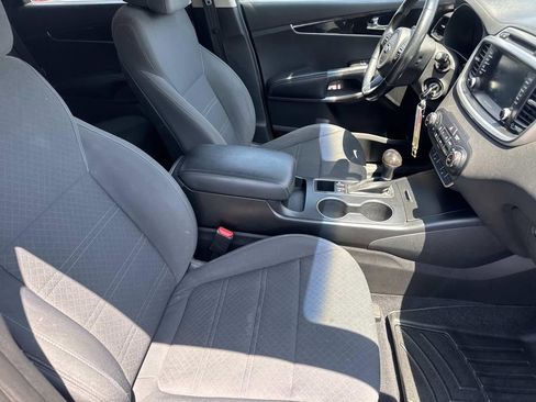 Used 2017 Kia Sorento FWD w/ LX Convenience Package image 25
