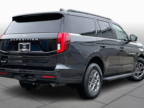 Used 2025 Ford Expedition Active image 12