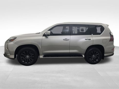 Used 2023 Lexus GX 460 Premium w/ Accessory Package image 7