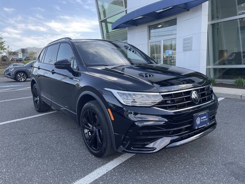 Certified 2024 Volkswagen Tiguan SE R-Line AWD/4WD image 1