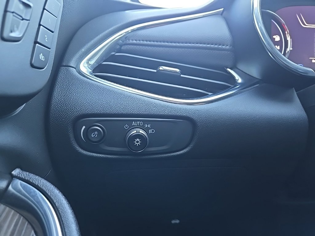 Used 2019 Chevrolet Malibu Premier w/ Sun and Wheel Package FWD image 42