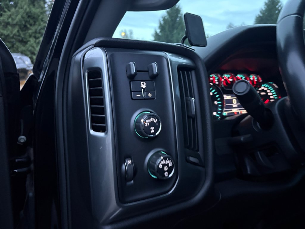 Used 2017 Chevrolet Silverado 1500 LT w/ All Star Edition AWD/4WD image 26