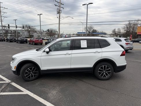 Used 2021 Volkswagen Tiguan SE image 3