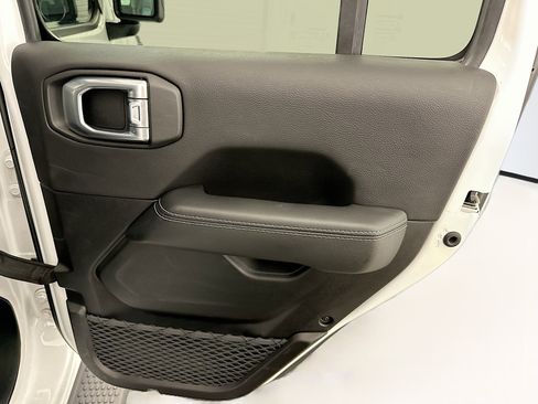 Used 2022 Jeep Wrangler Unlimited Sahara AWD/4WD image 31