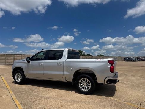 Used 2022 Chevrolet Silverado 1500 LT AWD/4WD image 15