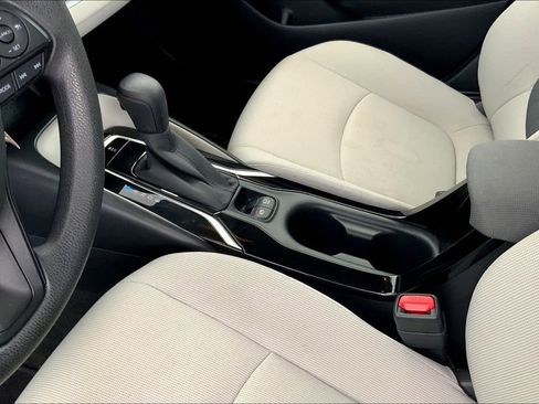 Used 2020 Toyota Corolla LE FWD image 17
