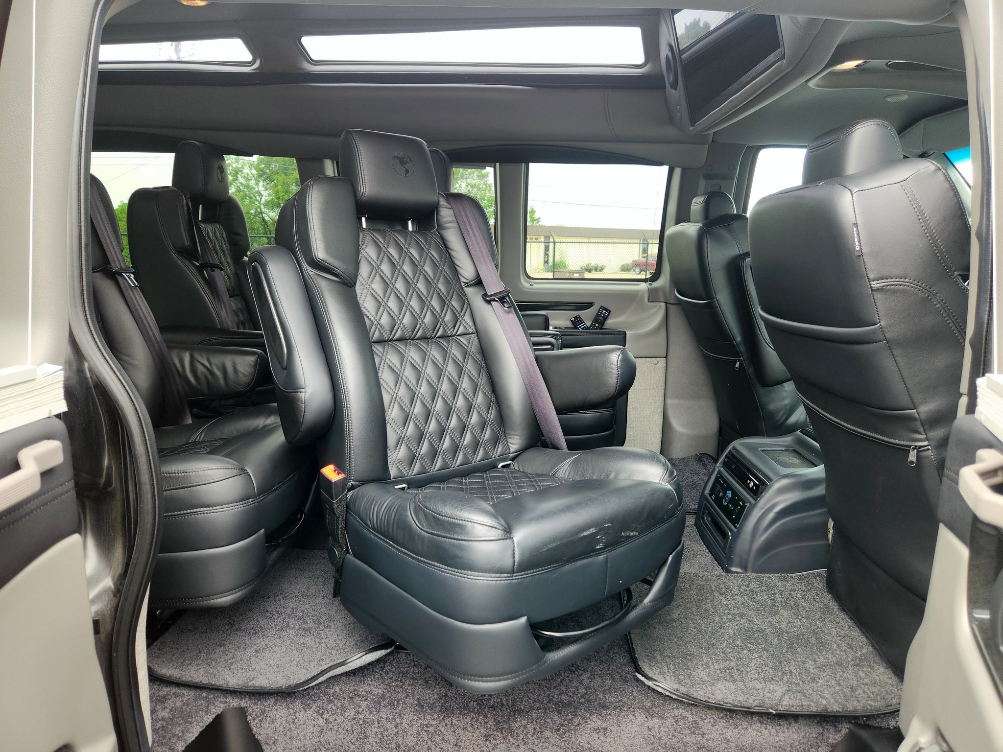 Used 2023 GMC Savana 2500 Extended RWD image 6