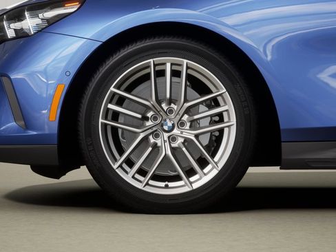 Used 2025 BMW 530i xDrive 530i xDrive w/ Premium Package image 7