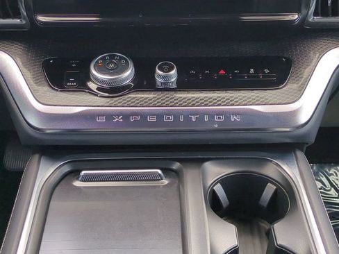 Used 2025 Ford Expedition Platinum w/ Stealth Appearance Package AWD/4WD image 18