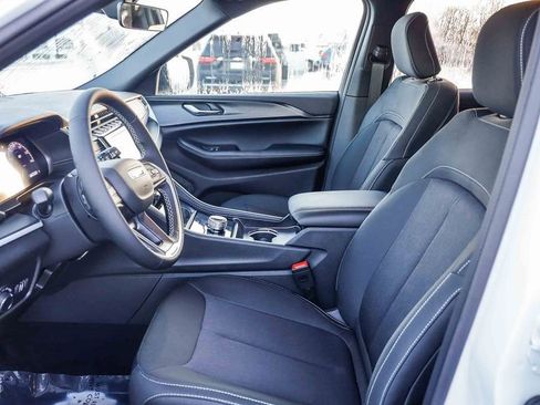 New 2025 Jeep Grand Cherokee Laredo image 18