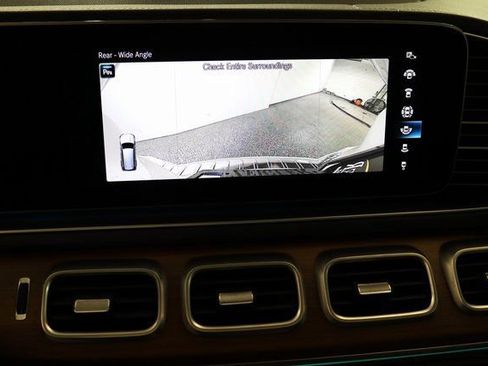 Used 2022 Mercedes-Benz GLS 580 4MATIC image 9